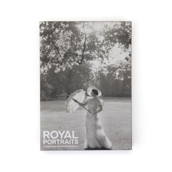 Front cover of Royal Portraits notecard set featuring a black and white image of Queen Elizabeth, the Queen Mother (1900 - 2002) captured by Cecil Beaton. Front cover of Royal Portraits notecard set featuring a black and white image of Queen Elizabeth, the Queen Mother (1900 - 2002) captured by Cecil Beaton.
